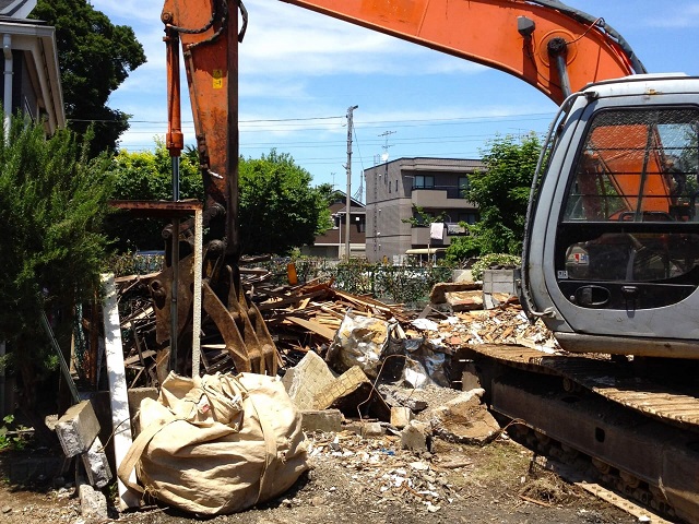 火事に遭った建物の解体・清掃の重要性